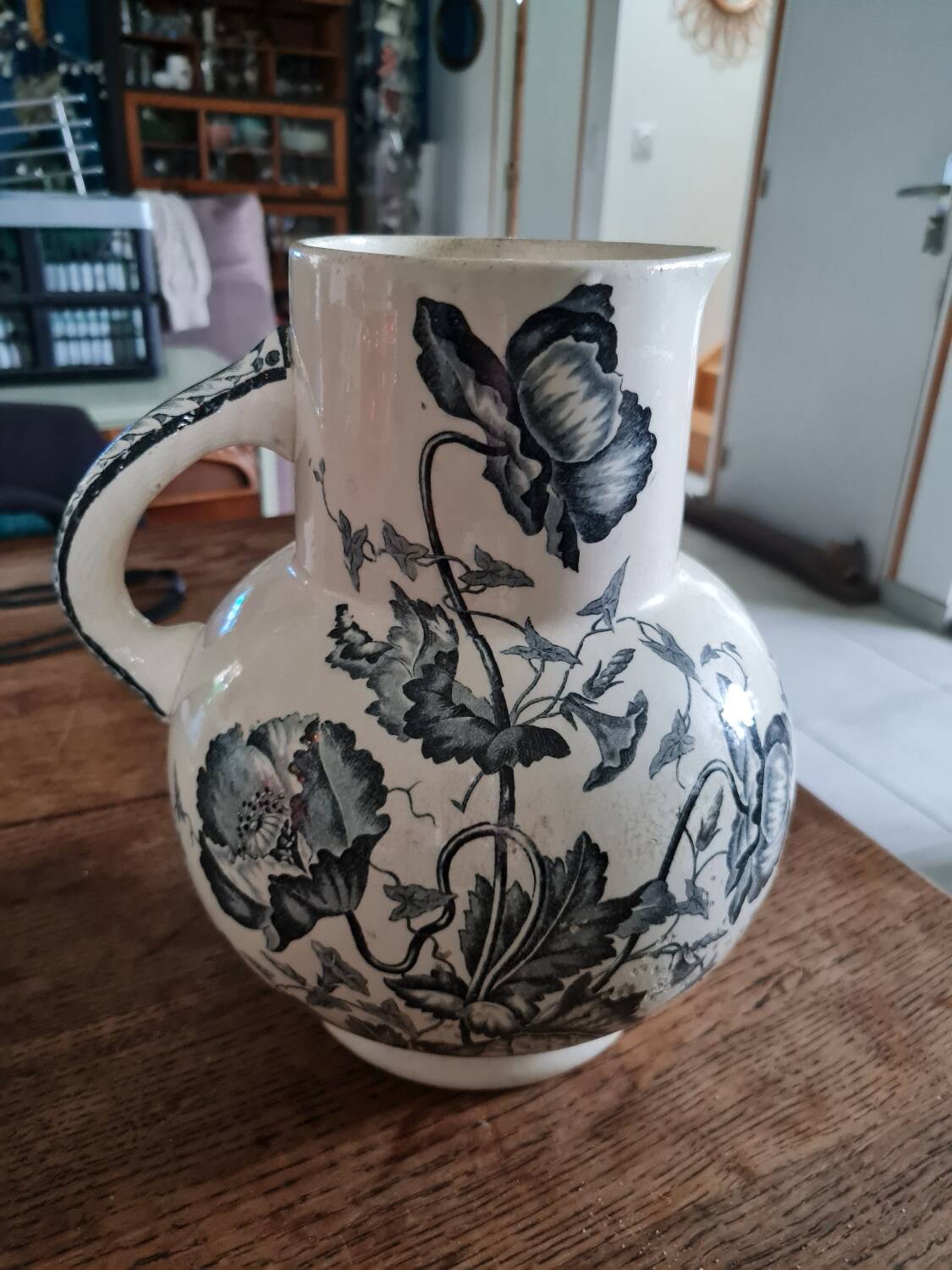 Broc de toilette en terre de fer Longchamp Pavots bleu-gris Fin XIXe