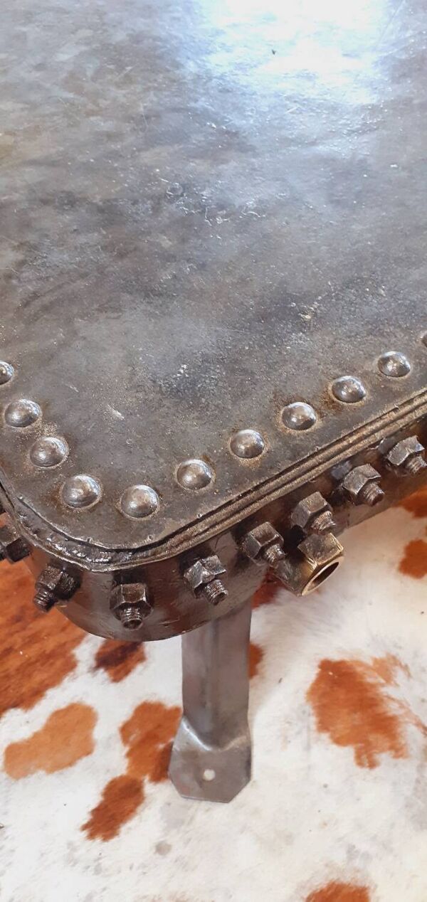 Table basse industrielle.