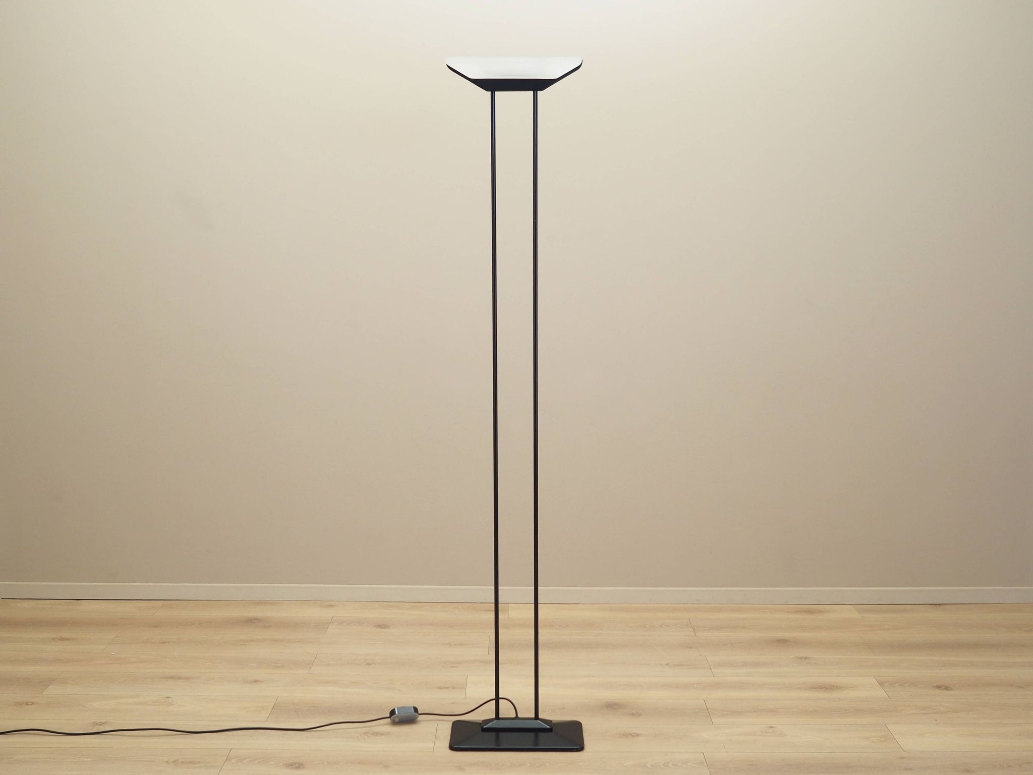 Lampadaire, design italien, années 1970, production : Italie