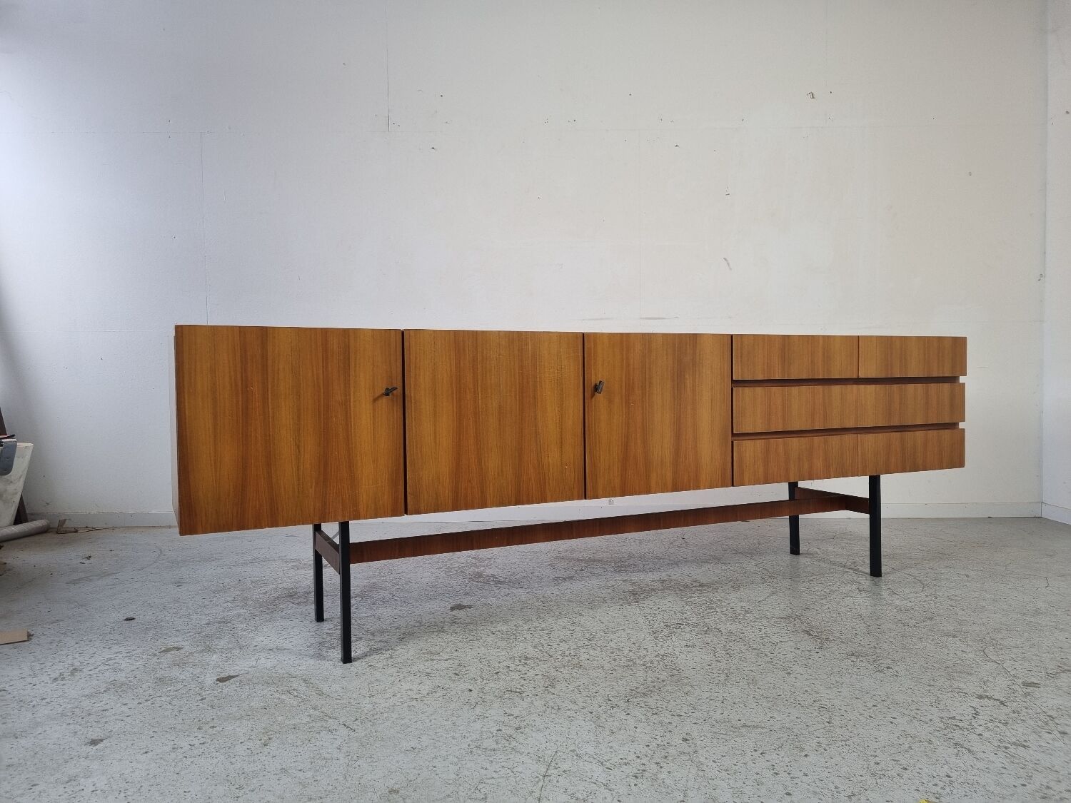 Scandinavian rowning Musterring walnut 60s