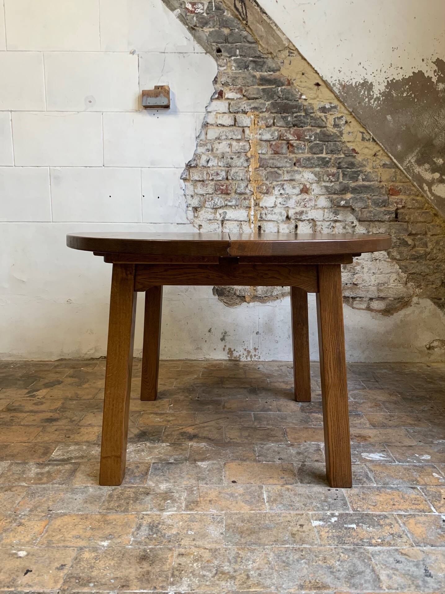Table à manger extensible en chêne massif, des années 1950-60, style brutaliste