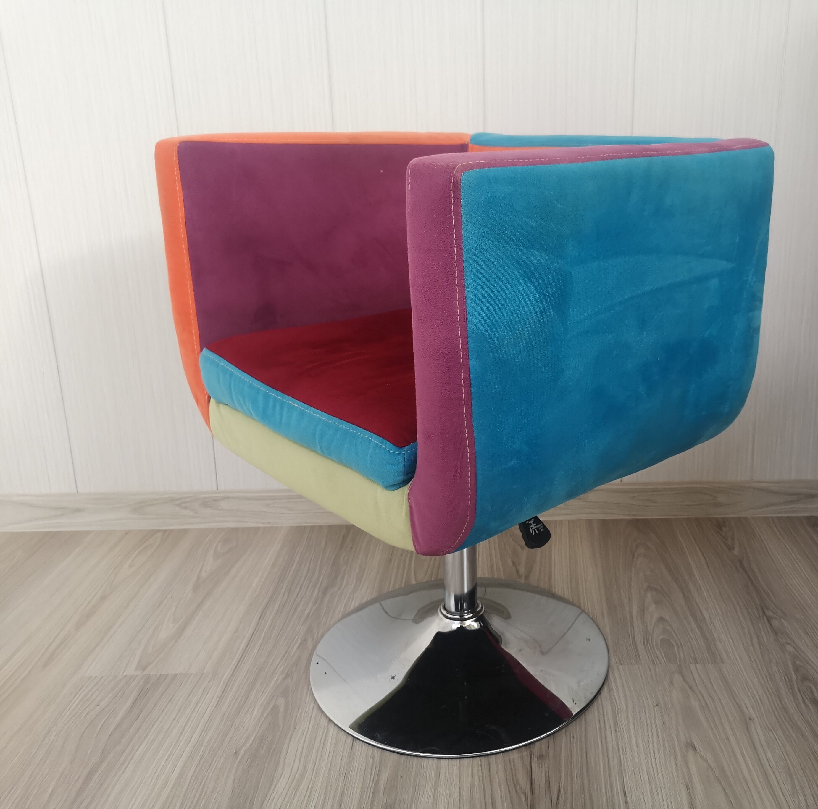 Multicolors swivel armchair