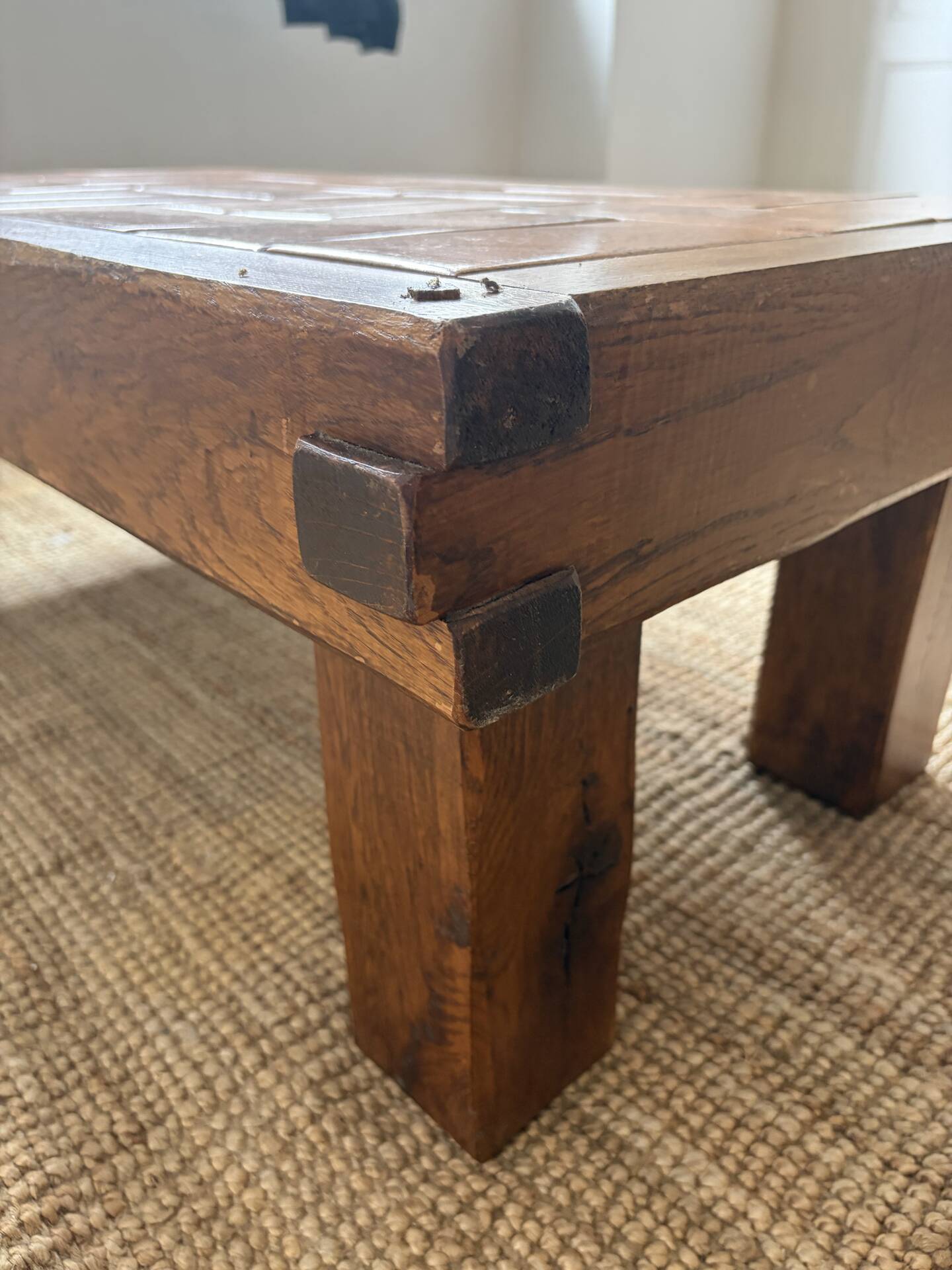 Table basse brutaliste