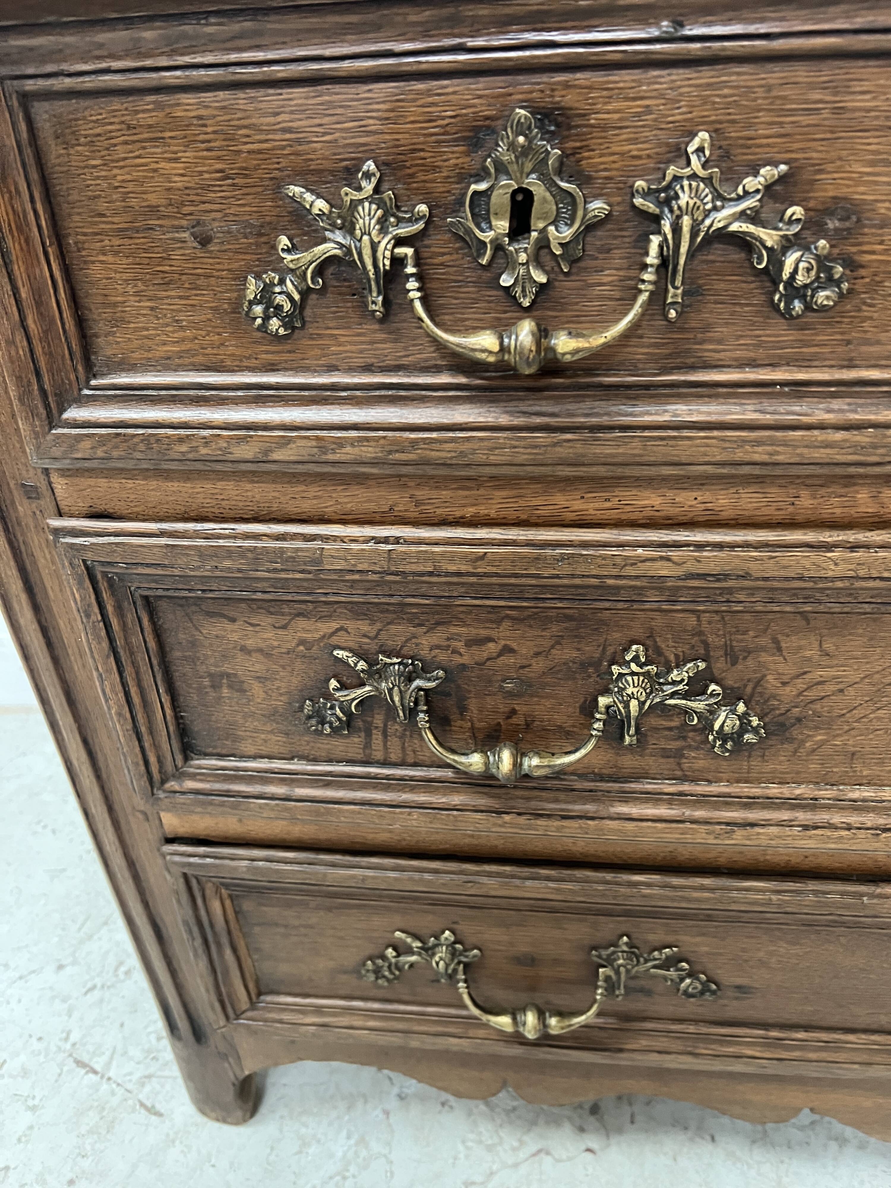 Louis XIV style chest of drawers in solid oak, 18th century