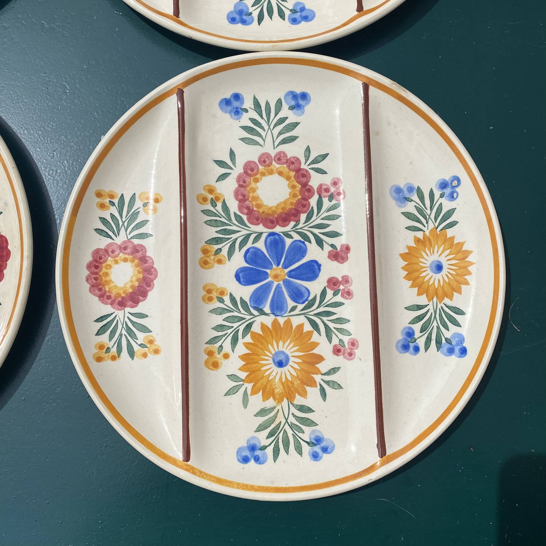 Assiettes décor floral peint Printemps