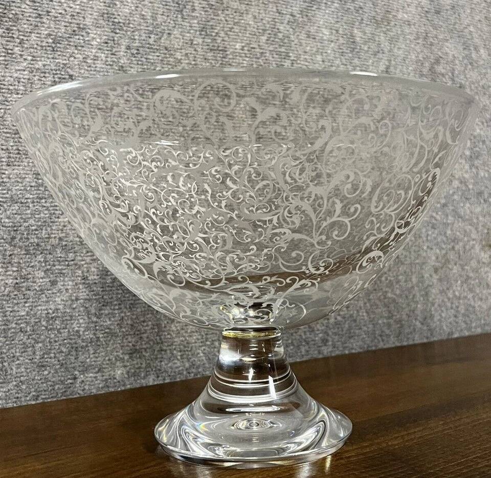 Large Baccarat crystal centerpiece on pedestal