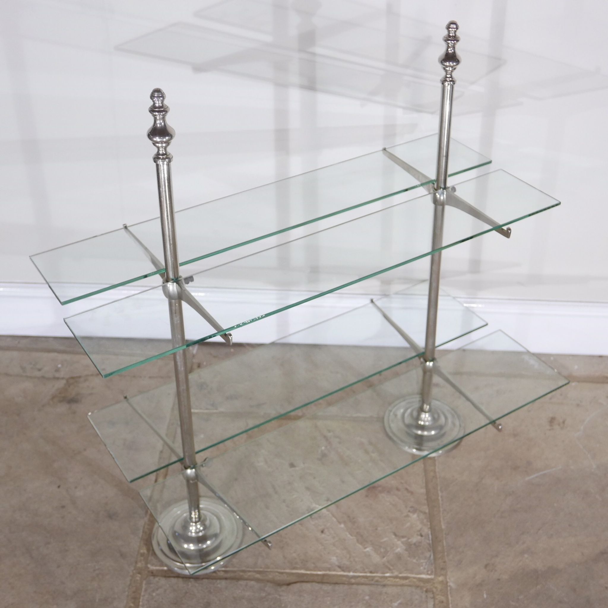 Étagère boutique vintage chrome