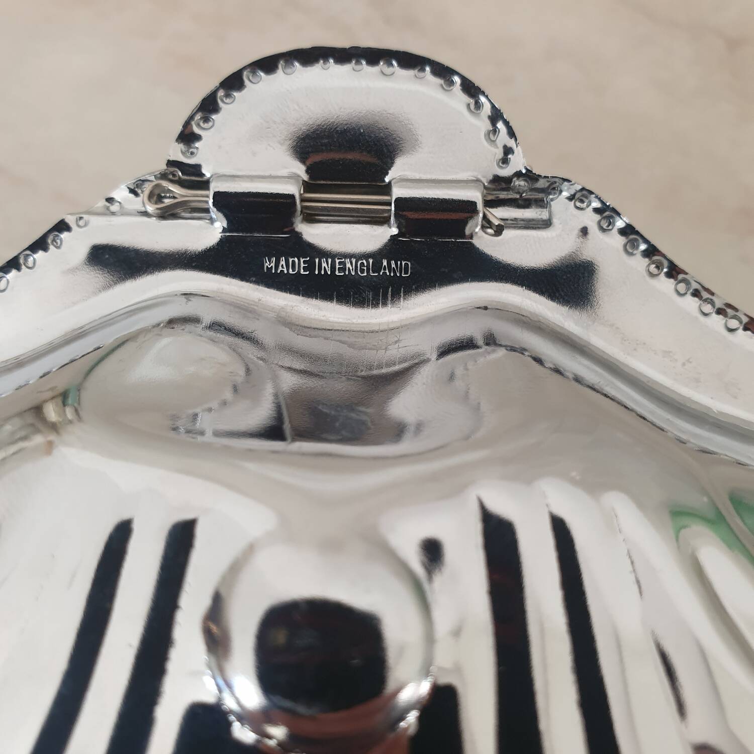Stainless steel shell-shaped butter dish and its blue bowl