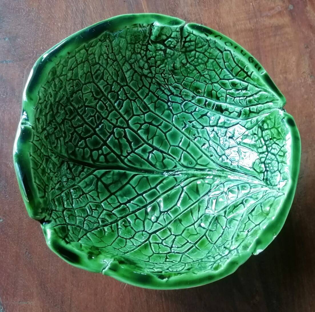 Pair of cabbage leaf-shaped serving bowls