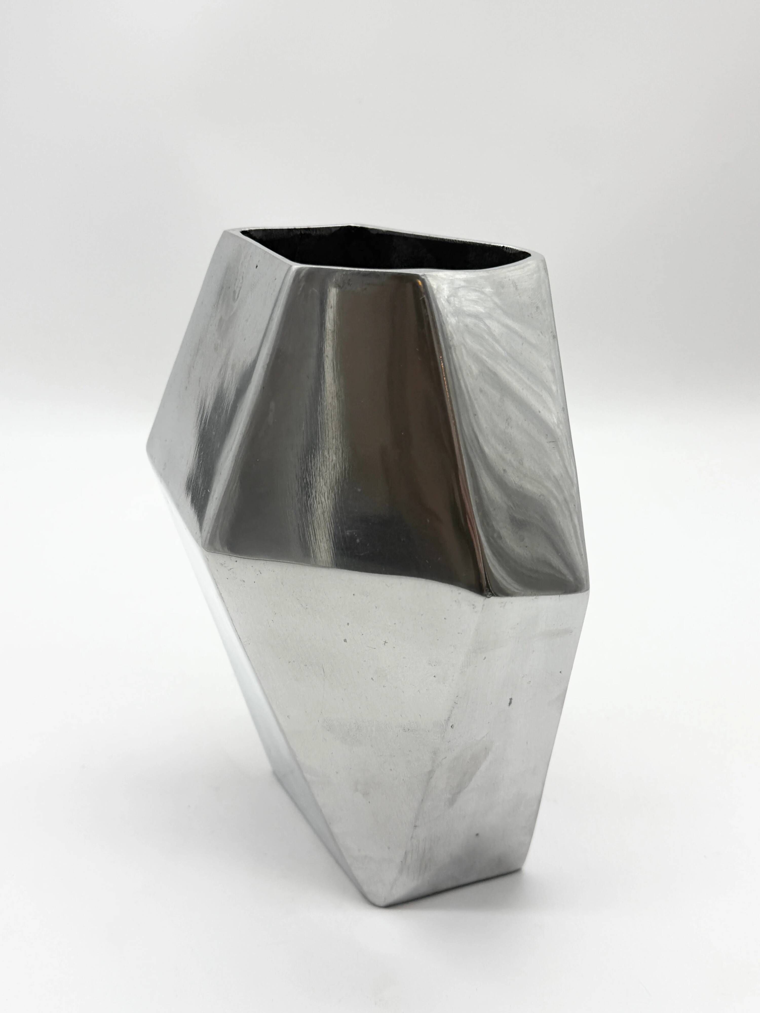 Vase "Prisme" en fonte d’aluminium, années 1980