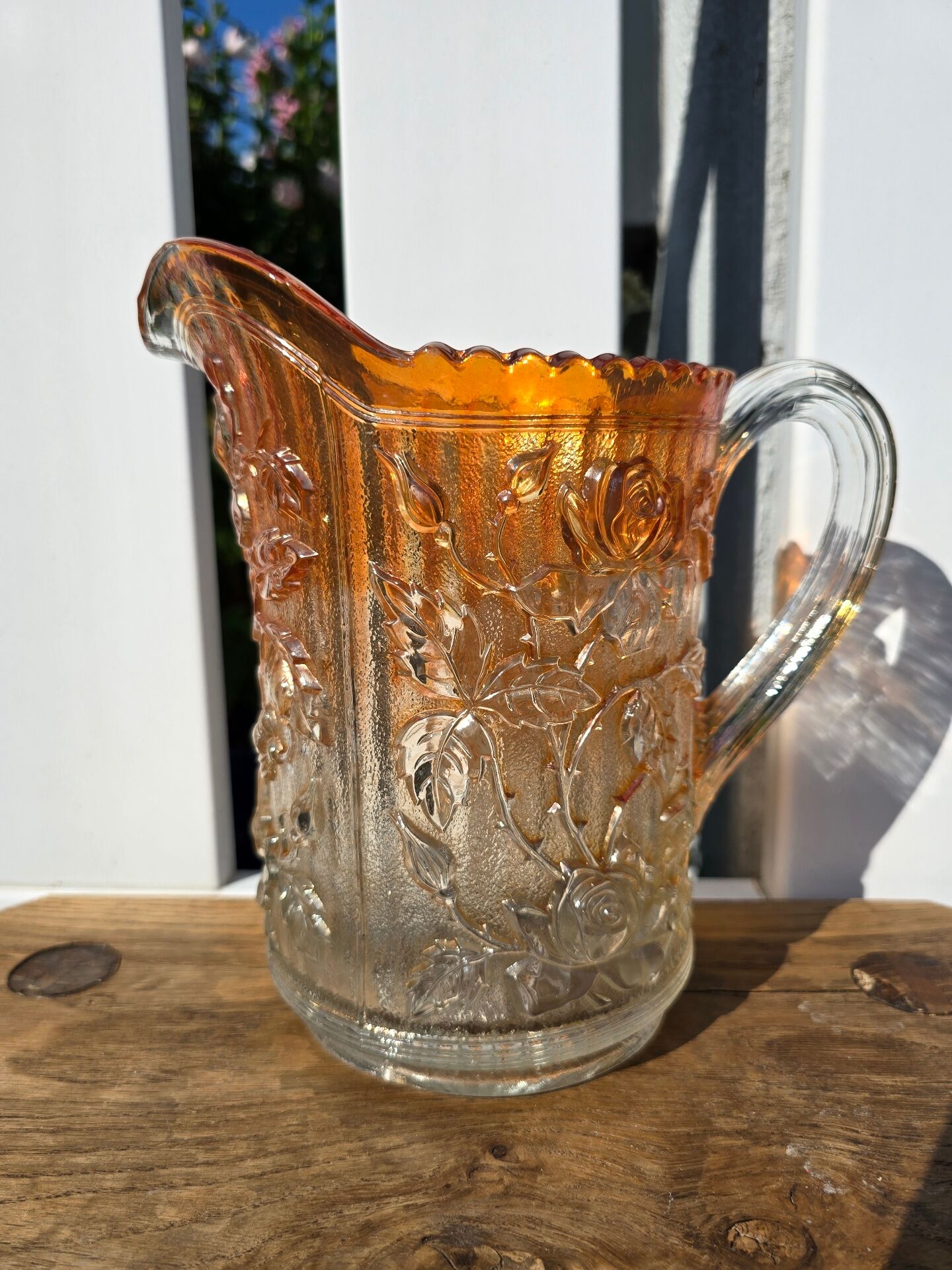 Pichet vintage Carnival Glass Marigold motifs roses –Années 1920-30
