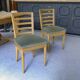 Paire de chaises modernes avec assises en velours vert 1940’s