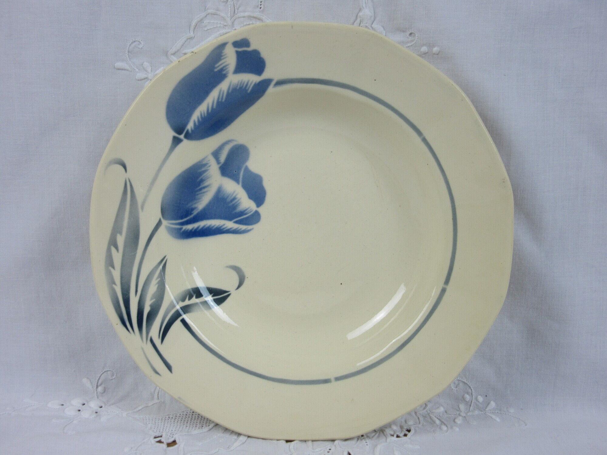 Ensemble de 6 assiettes creuses Digoin Sarreguemines à décor de tulipe