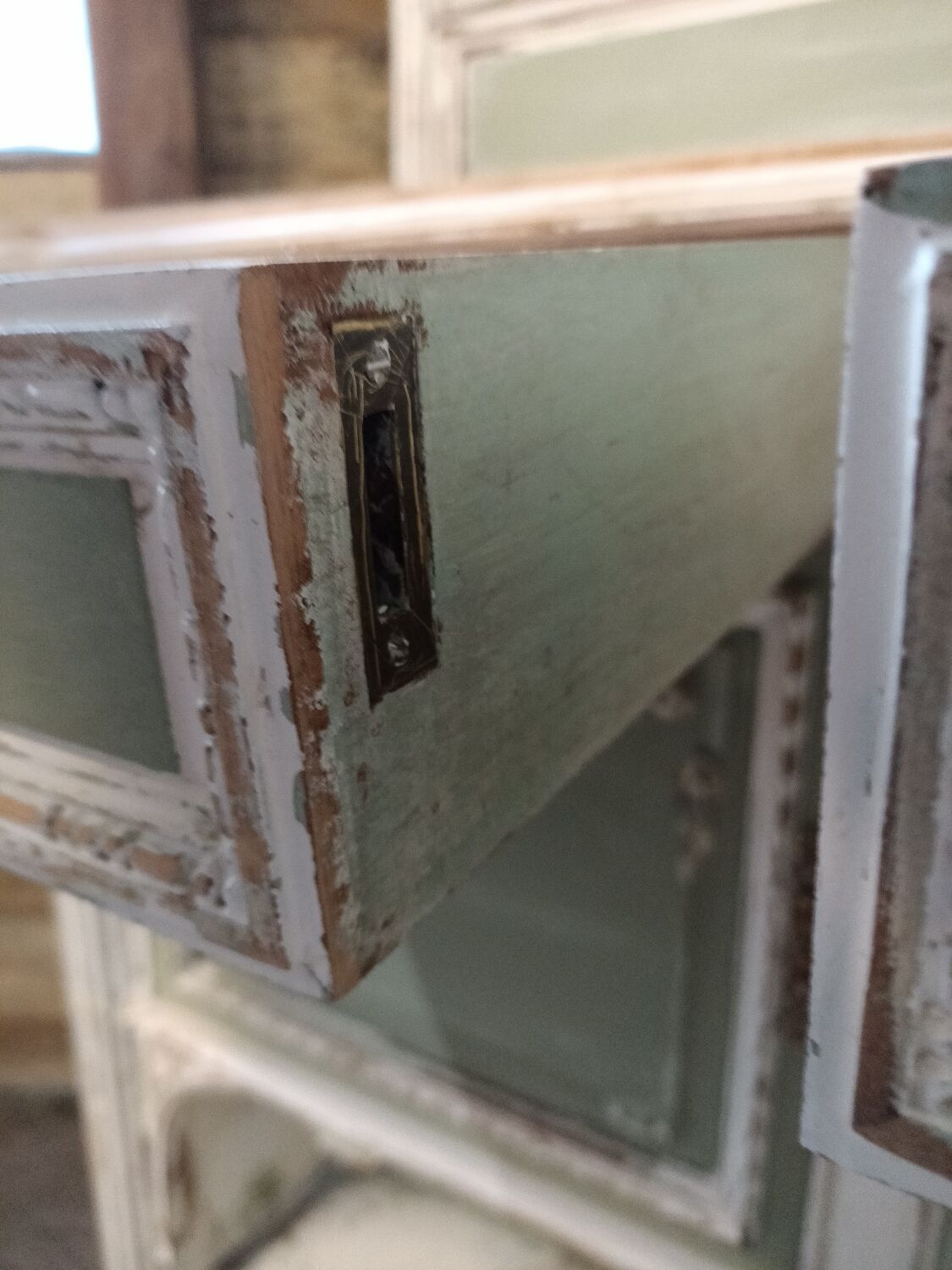 Patinated buffet service