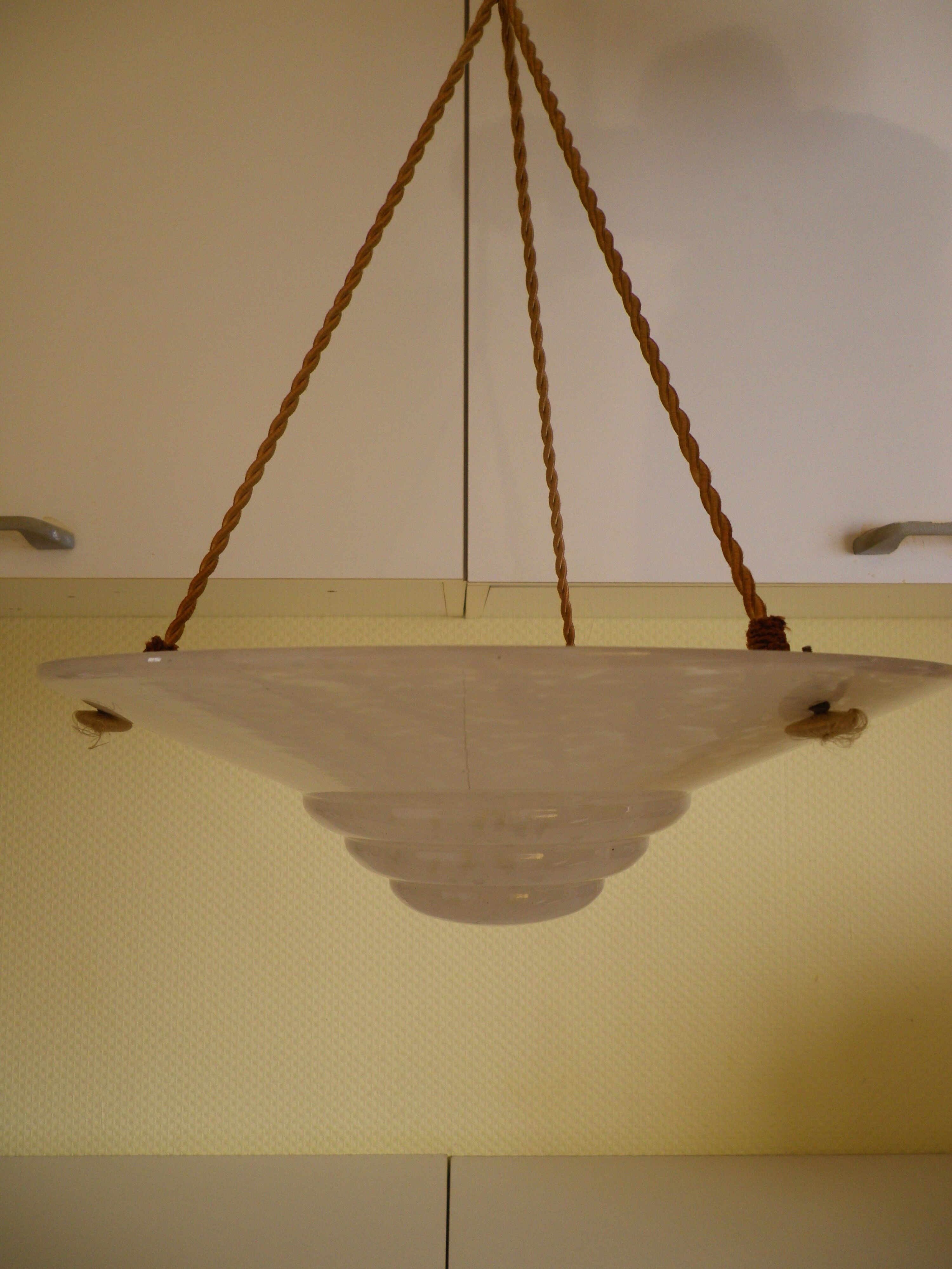 Suspension en opaline blanche  années 1940
