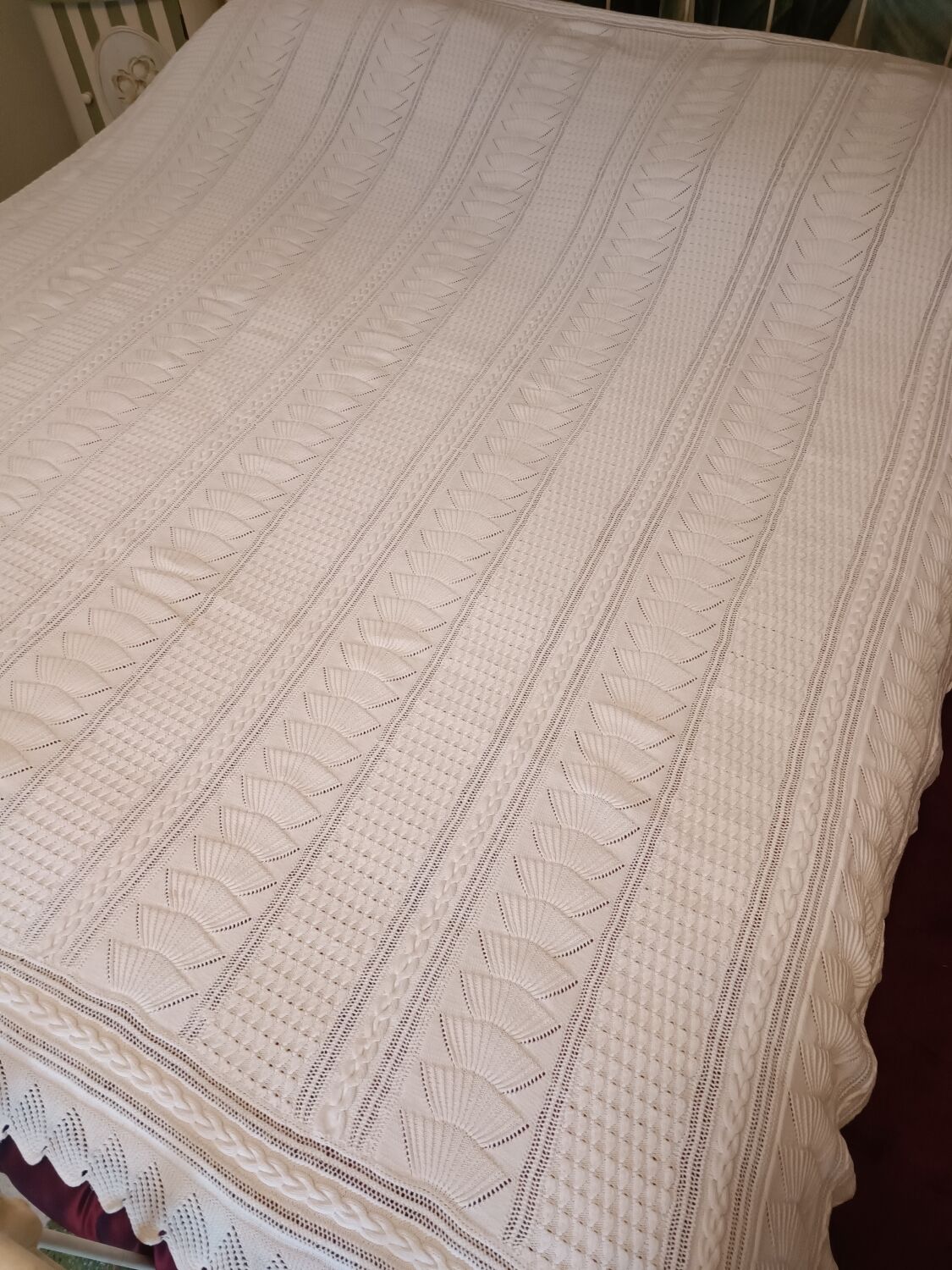 White cotton hand-knitted blanket