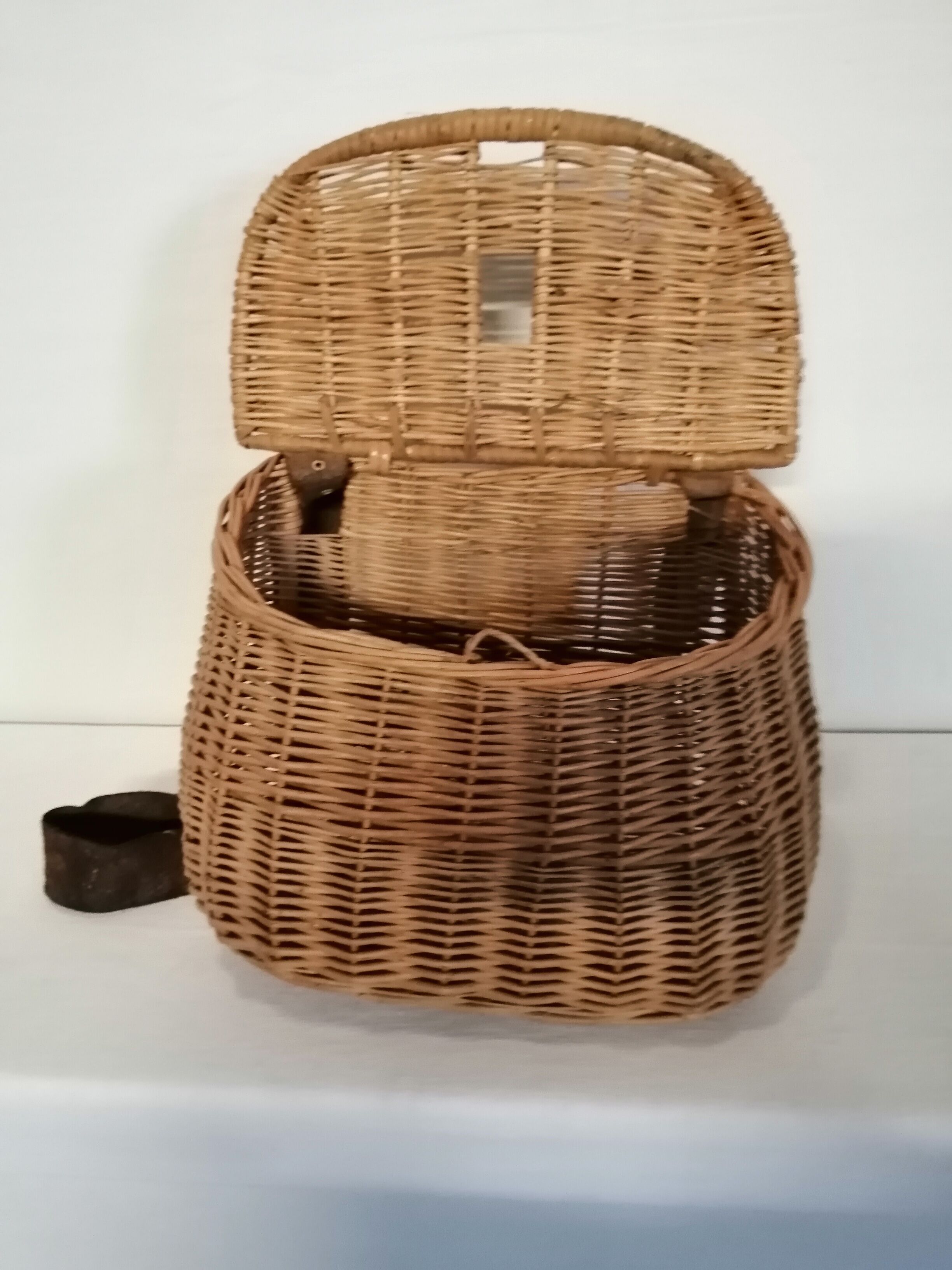 Fishing basket