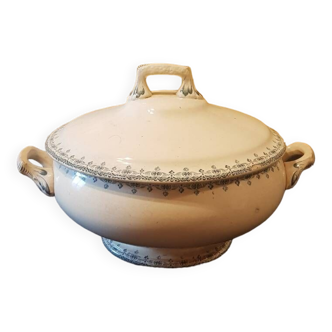 Old Hyppolyte Boulanger Creil and Montereau tureen in iron earth.