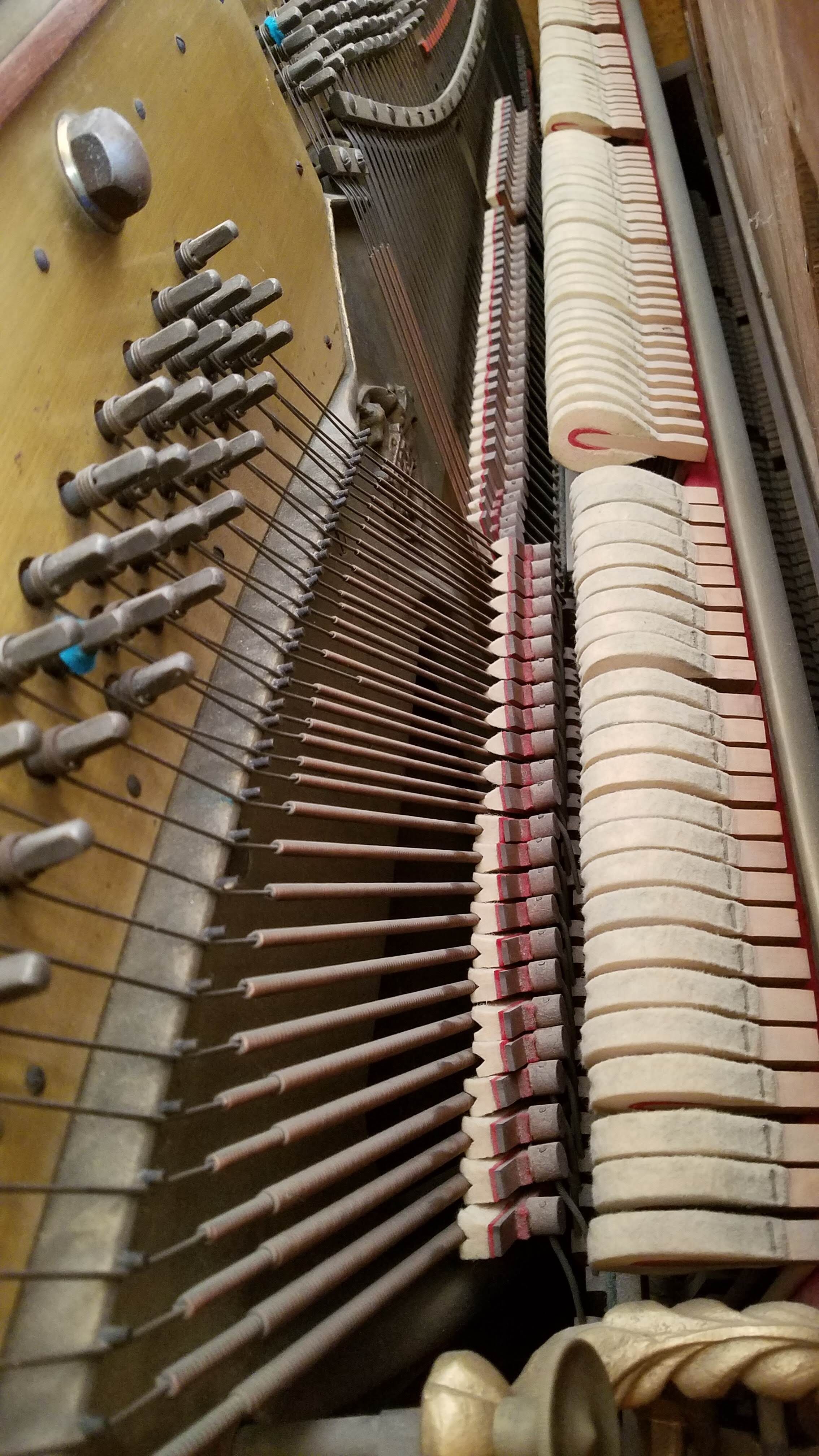 Upright piano