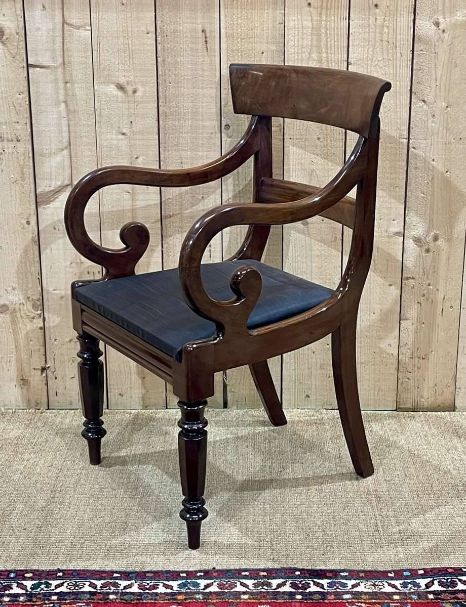 19th century English armchair in mahogany