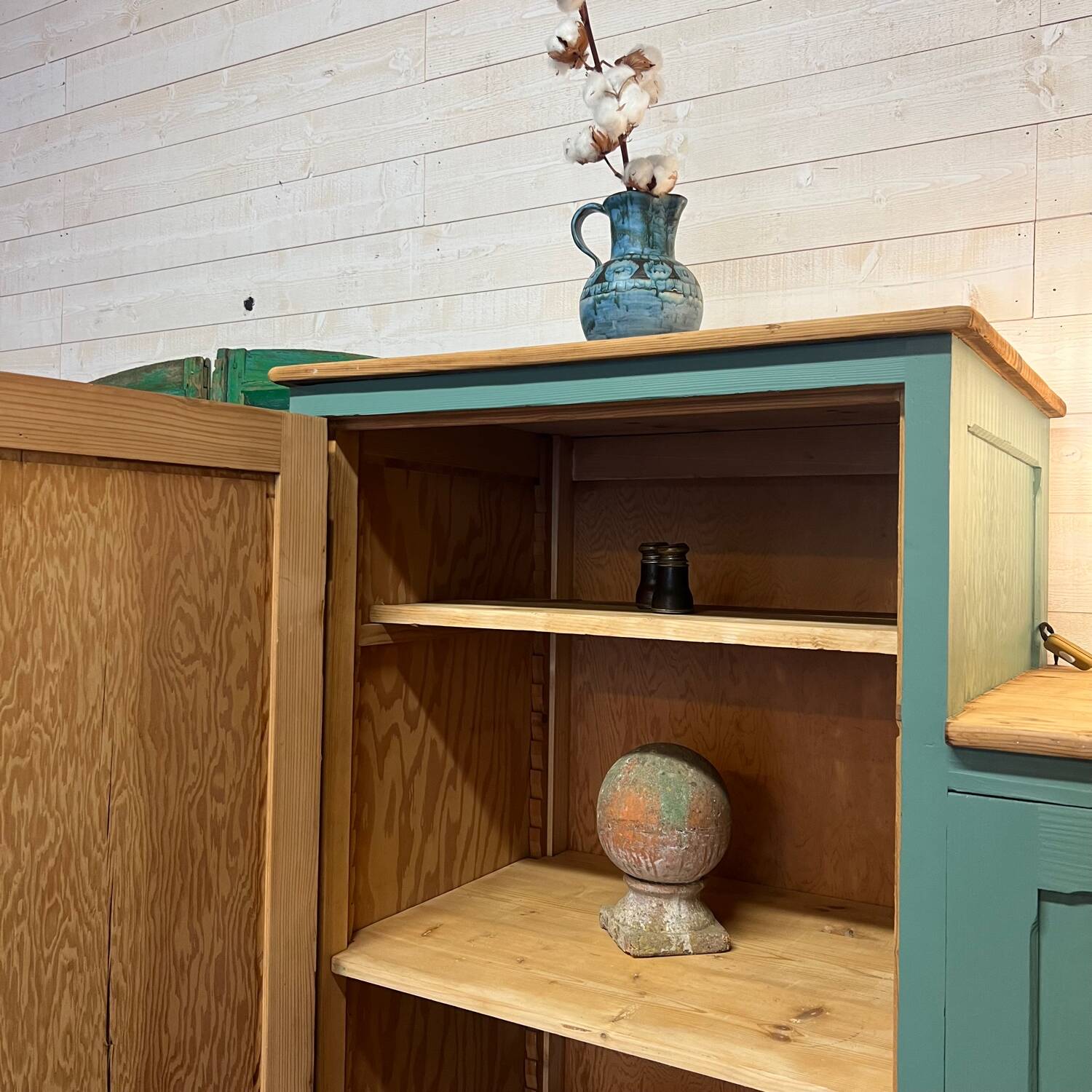 Workshop locker room