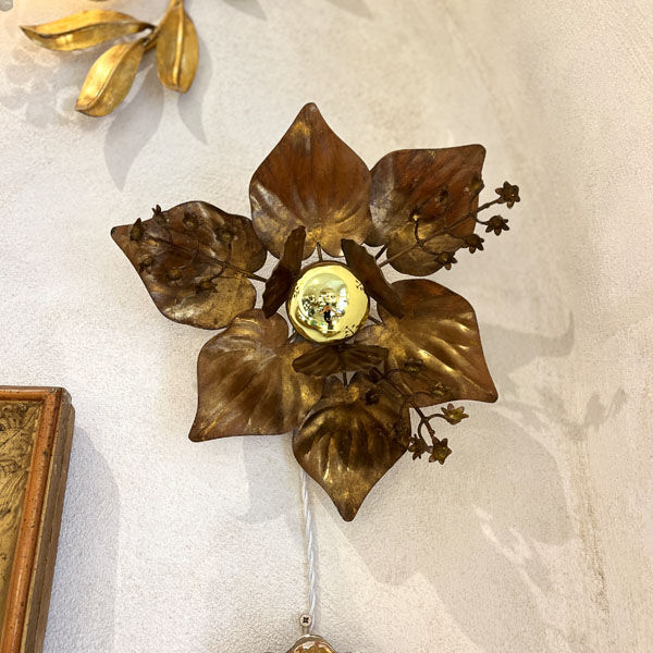 Copper and golden metal flower wall lamp