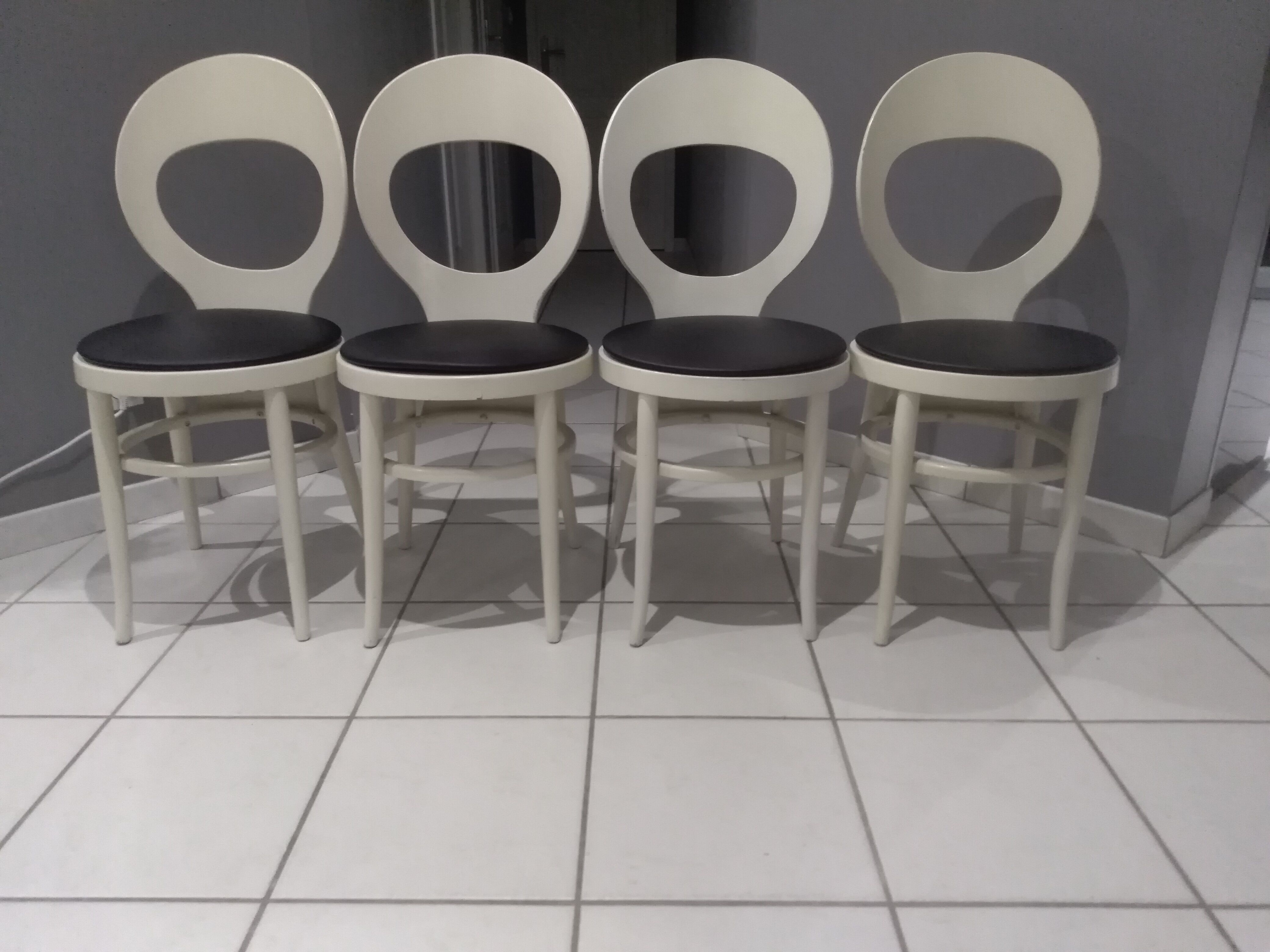 Suite de 4 chaises de bistrot Baumann modèle Mouette vintage