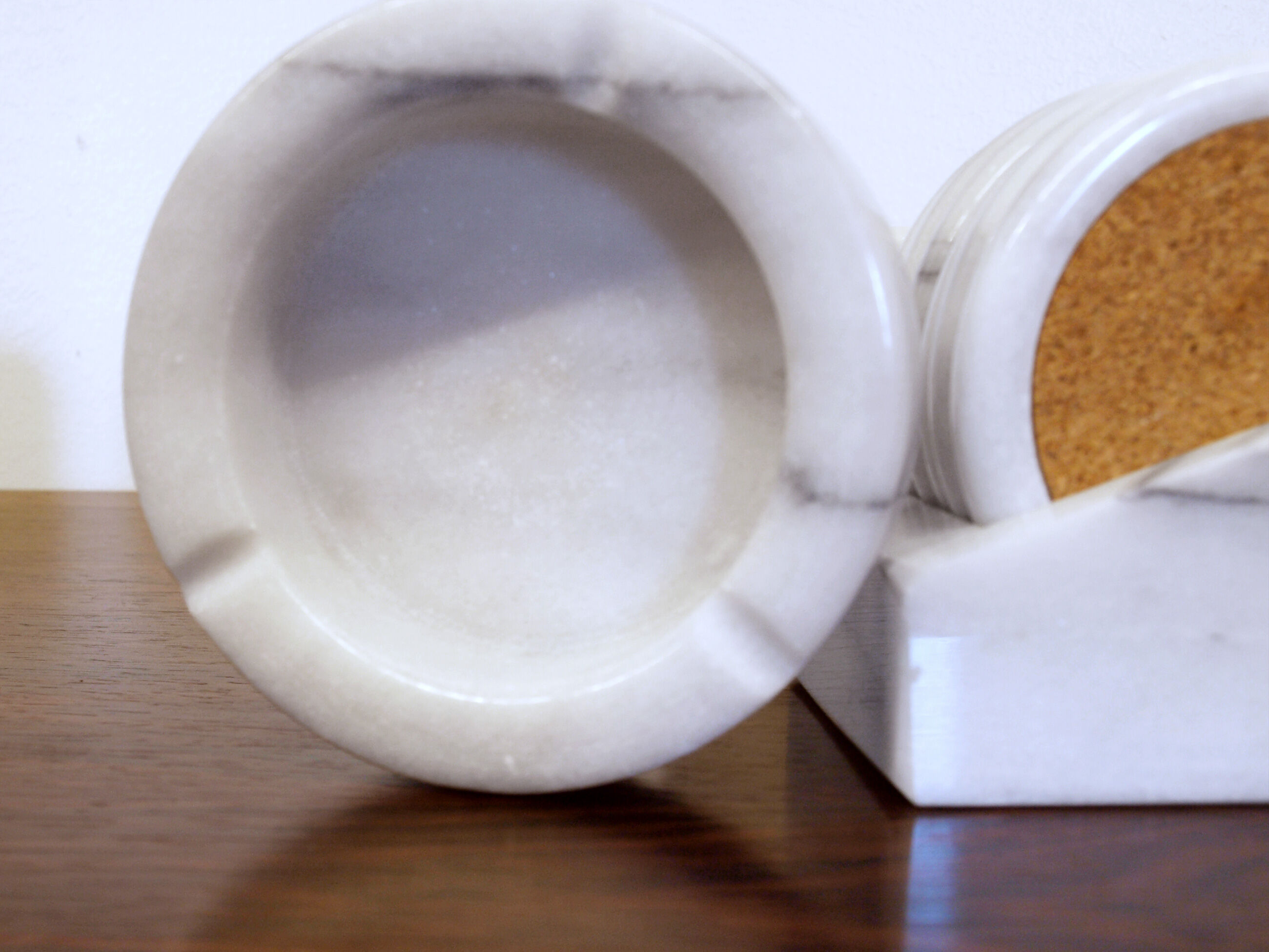 Italian ashtray in Carrara marble