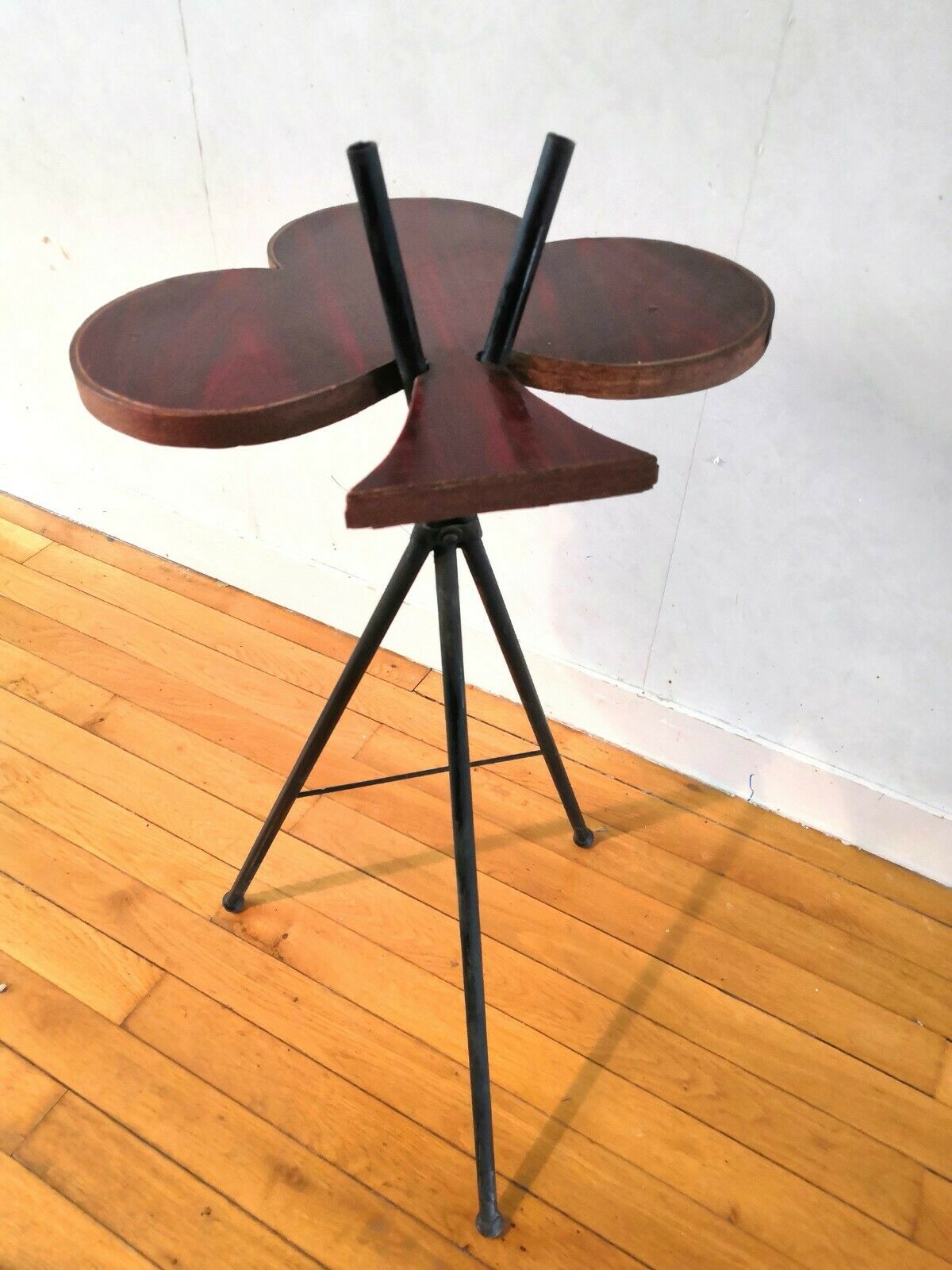 Healed tripod tripod sofa clover design 50s