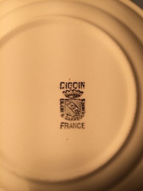 Set of  9 Digoin Saarguemines dessert plates