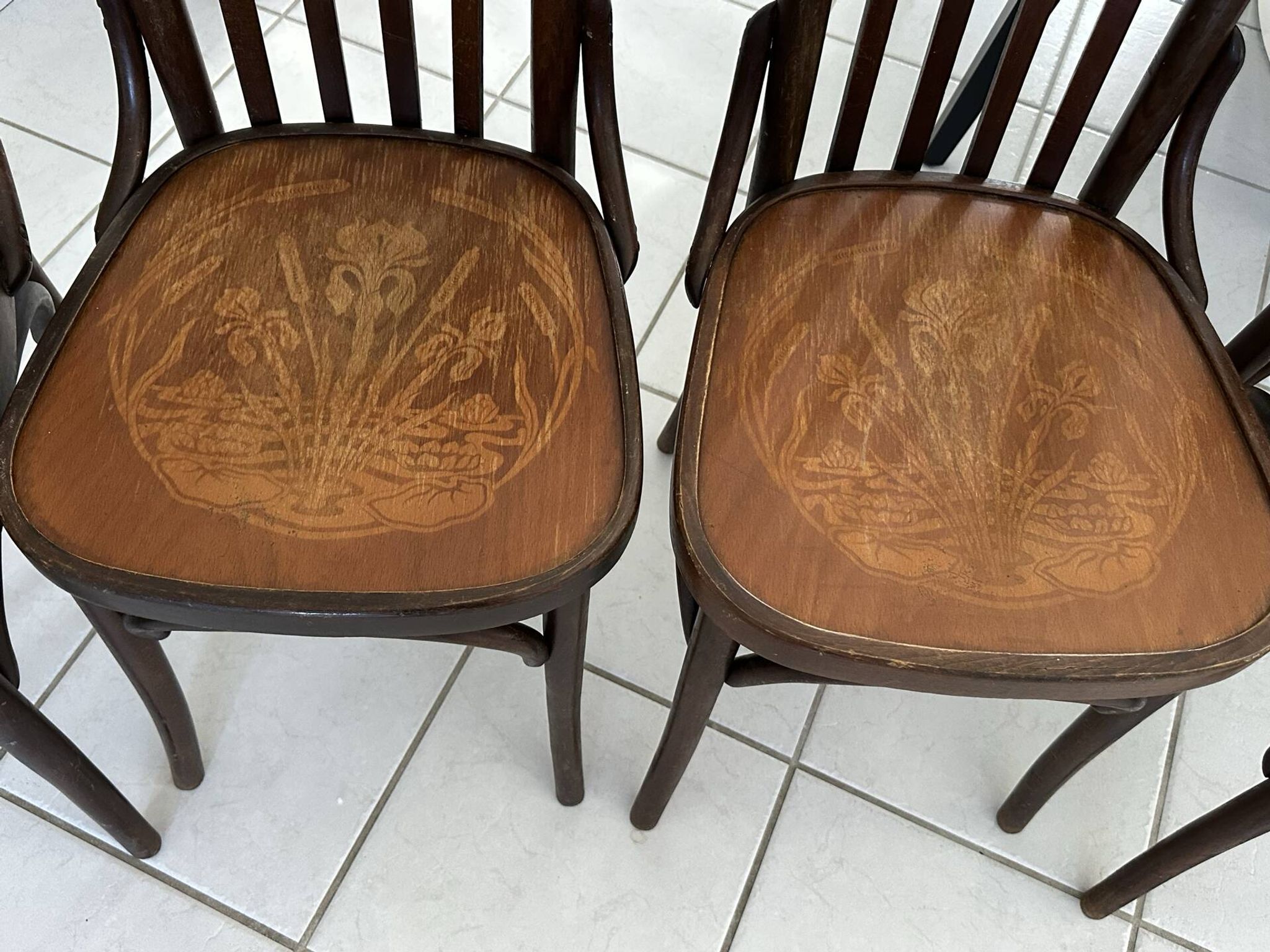 Suite de 4 chaises de bistrot vintage années 1960