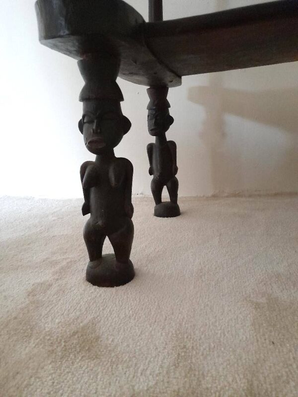 Chaise basse africaine en bois exotique