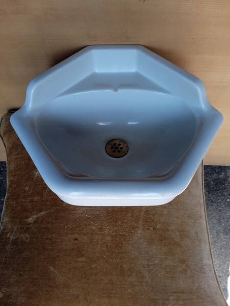 Corner sink Ceramic enamelled corner washbasin 1950 / Standard