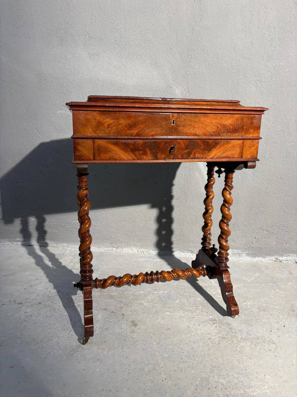 Antique wooden sewing table with drawer.