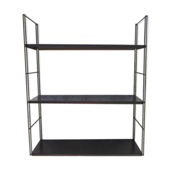 Shelf wall metal string
