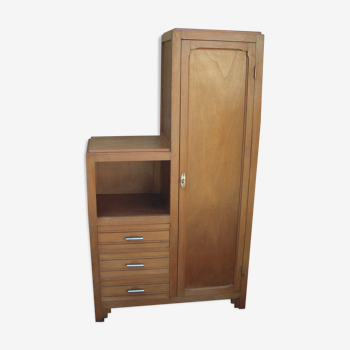 Asymmetric cabinet