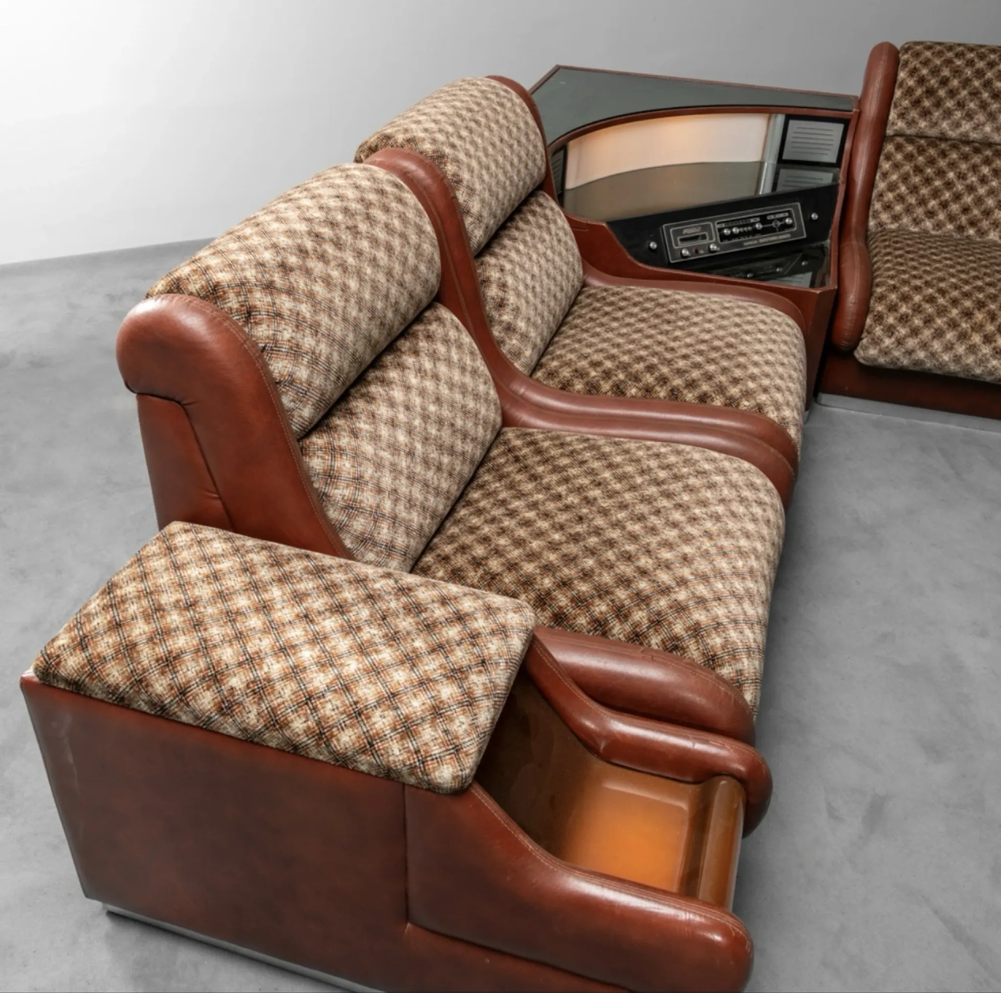 Modular Hi-Fi Retro Corner Sofa – 1970s (Space A)