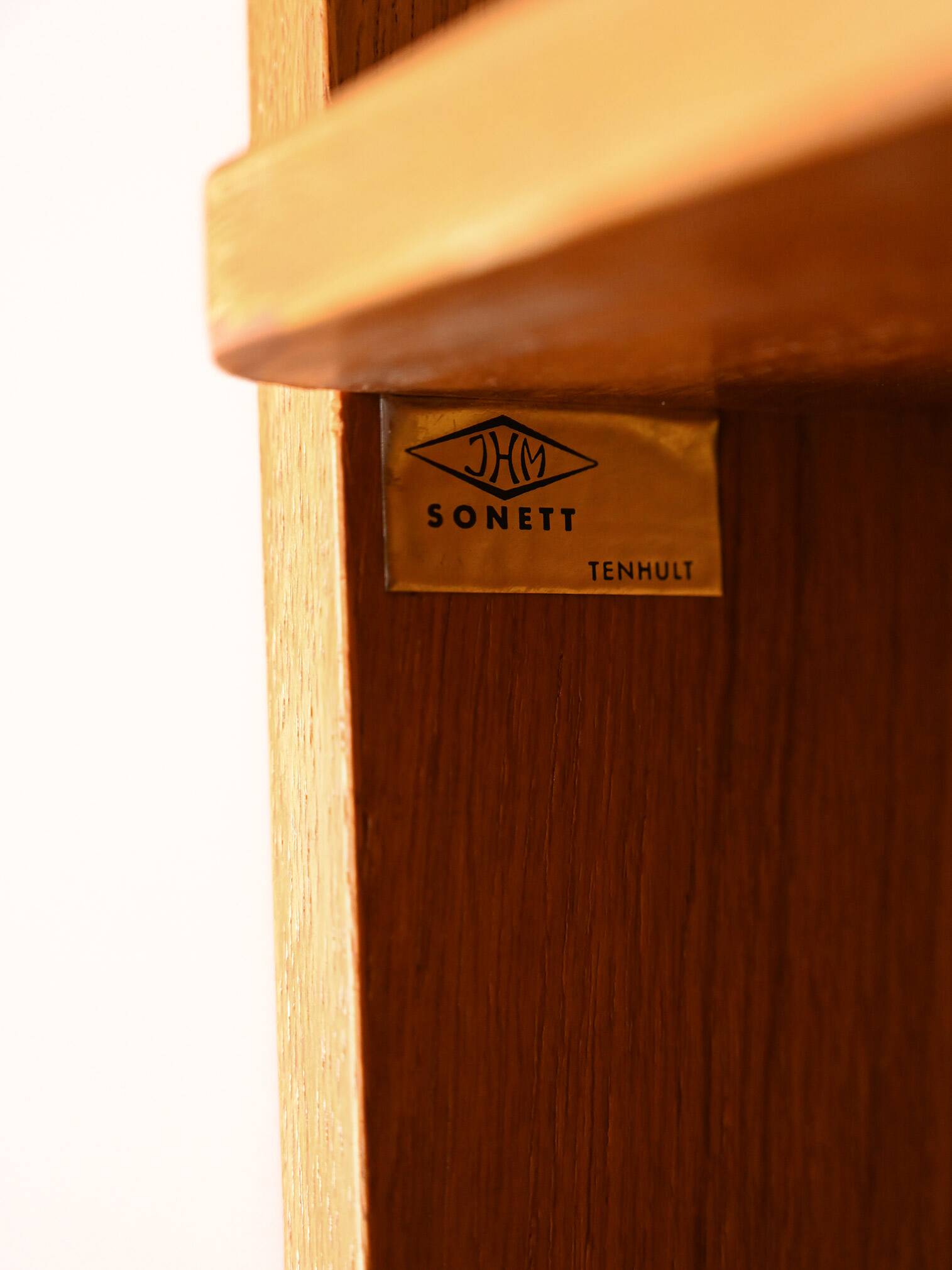 Vintage bookcase with pull-out shelf