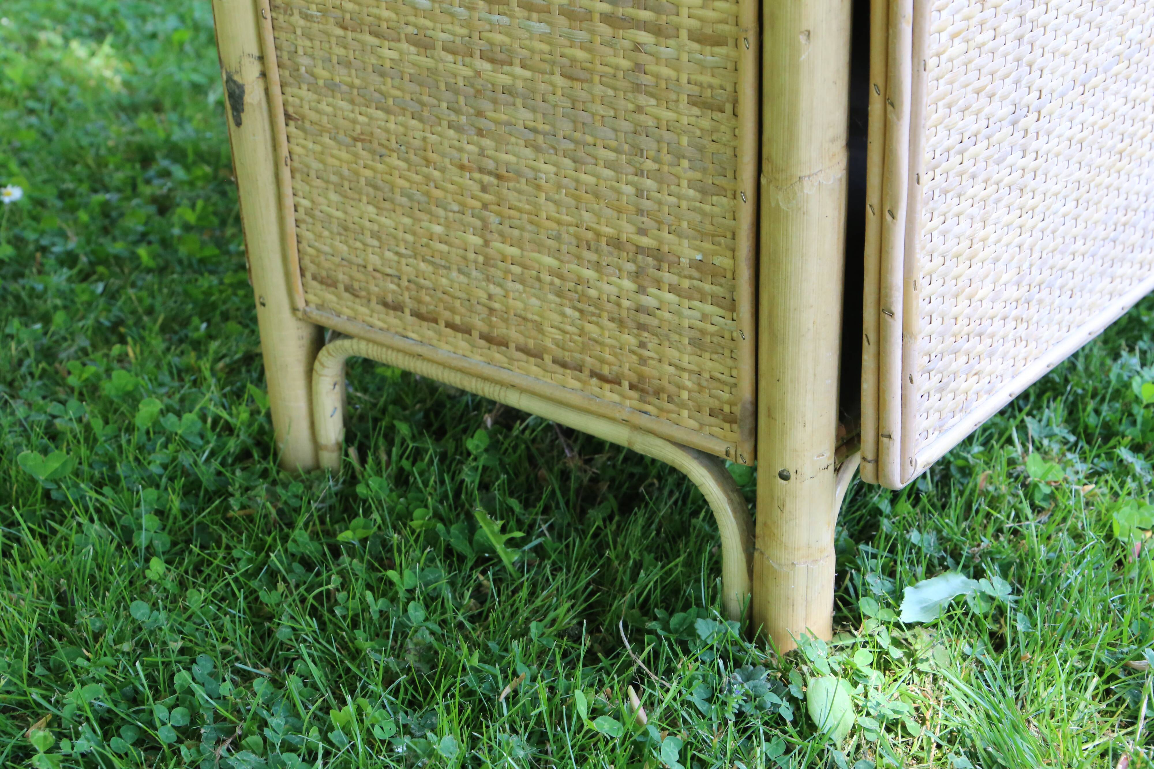 Armoire en rotin vintage