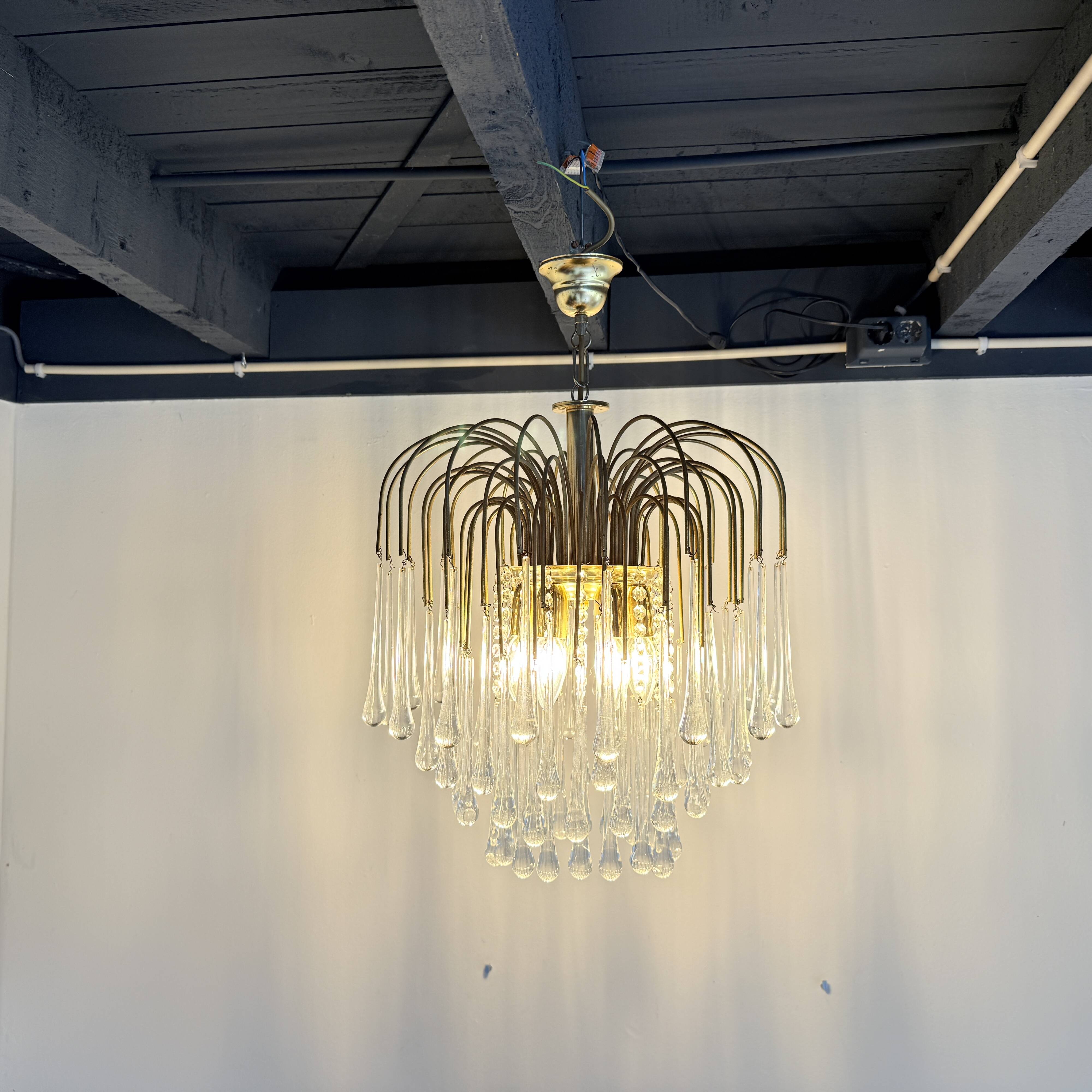 4-layered teardrop chandelier with clear Murano glass