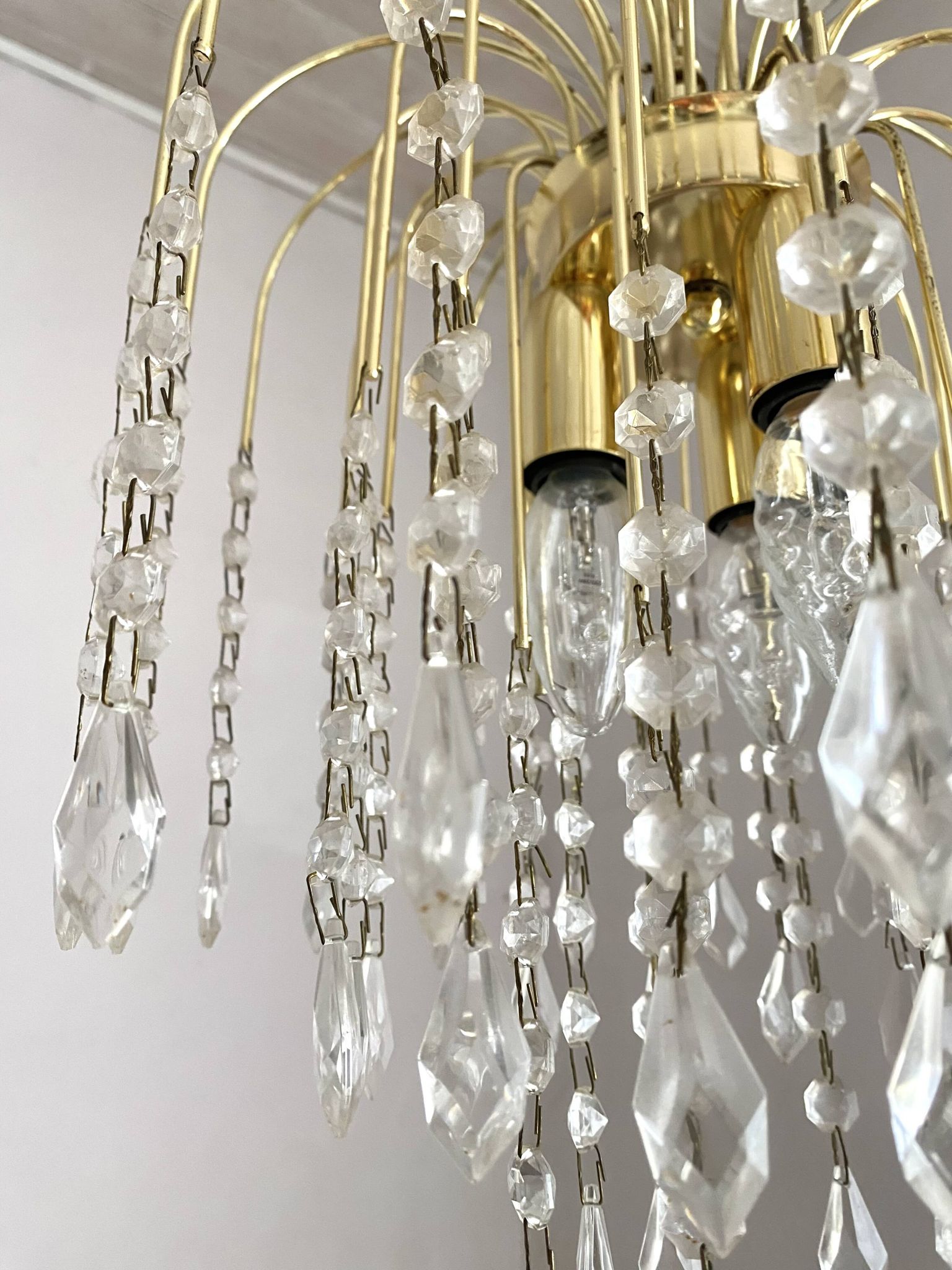 Vintage Italian cascade chandelier with pendants.