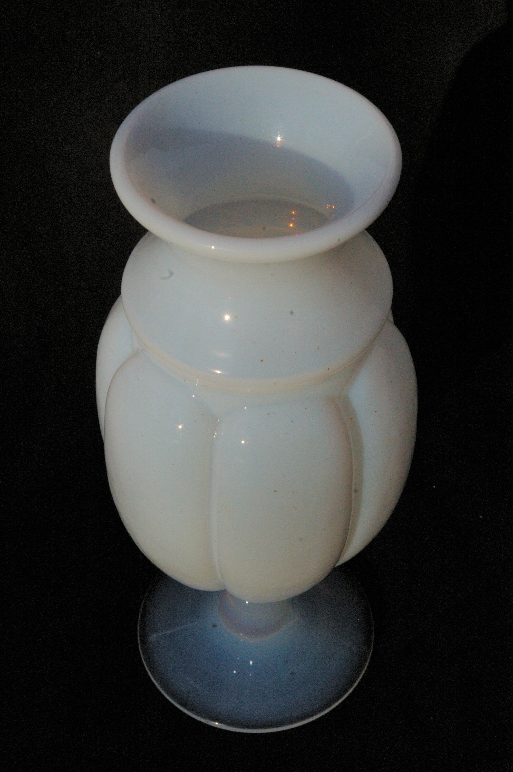 Vase balustre en opaline de Sèvres