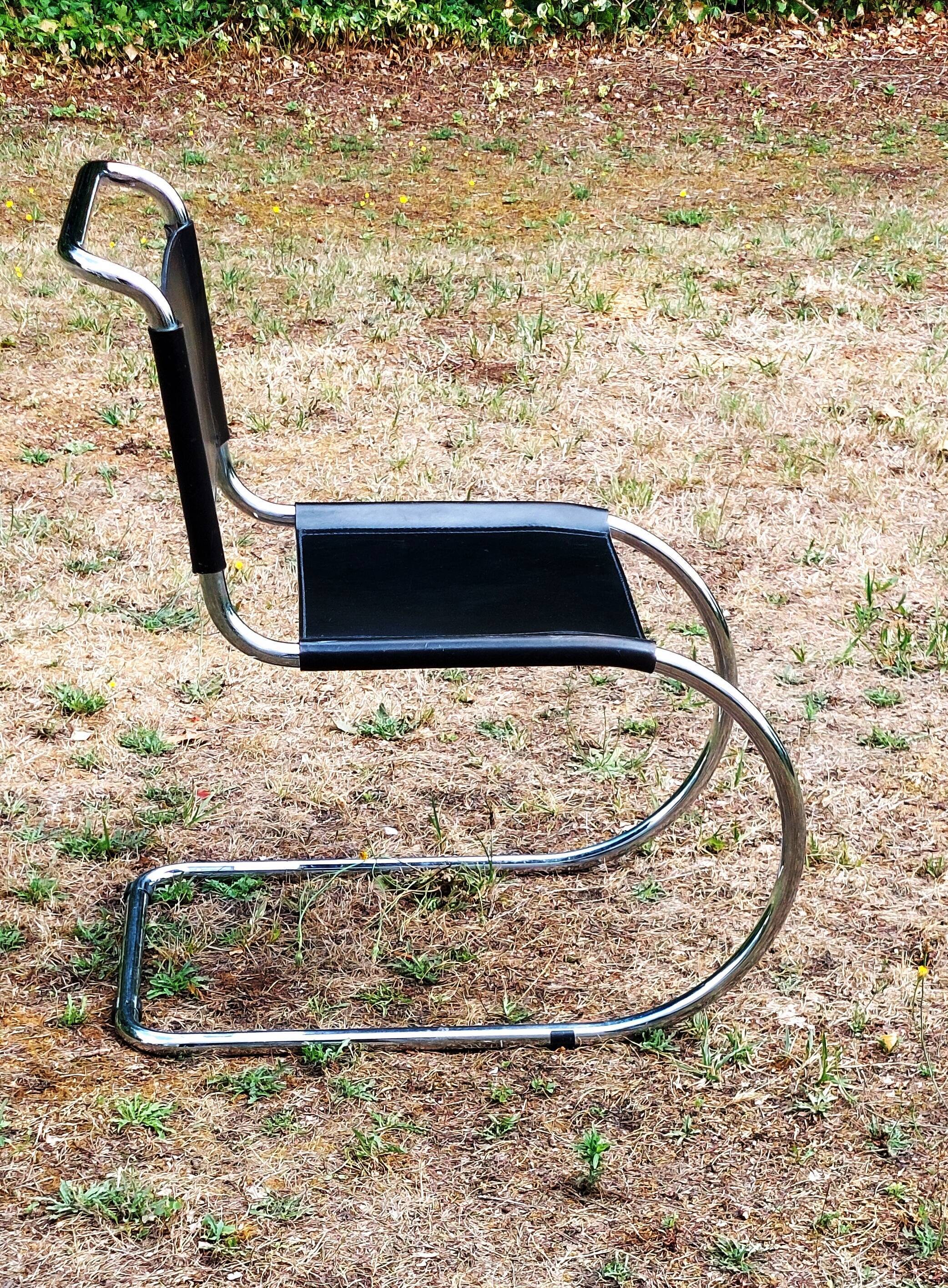 Lot de 4 chaises design Mies Van Der Rohe, édition années 80