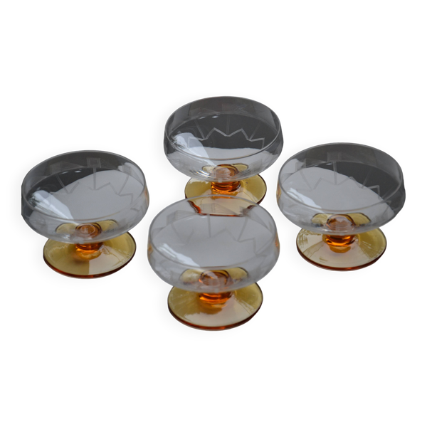 4 coupes à champagne verre ciselé