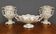 Garniture trois piéces en céramique à décor néo-classique – XXe siècle