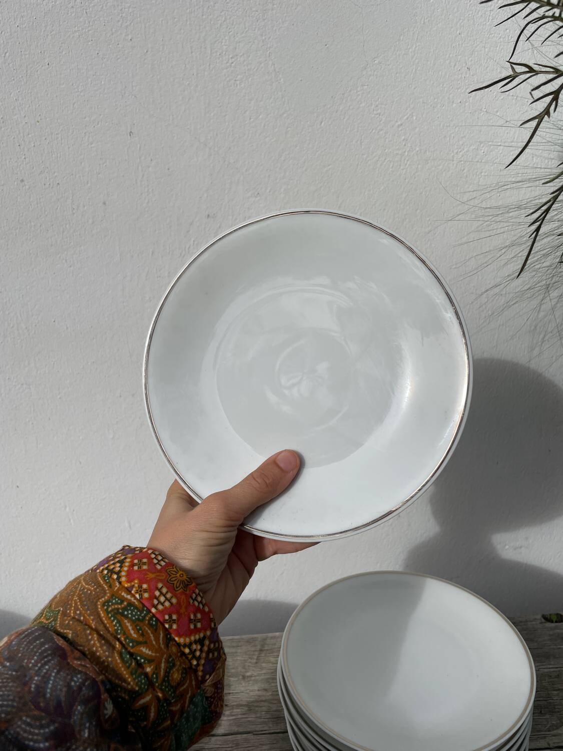 10 assiettes à dessert en porcelaine de Limoges blanches