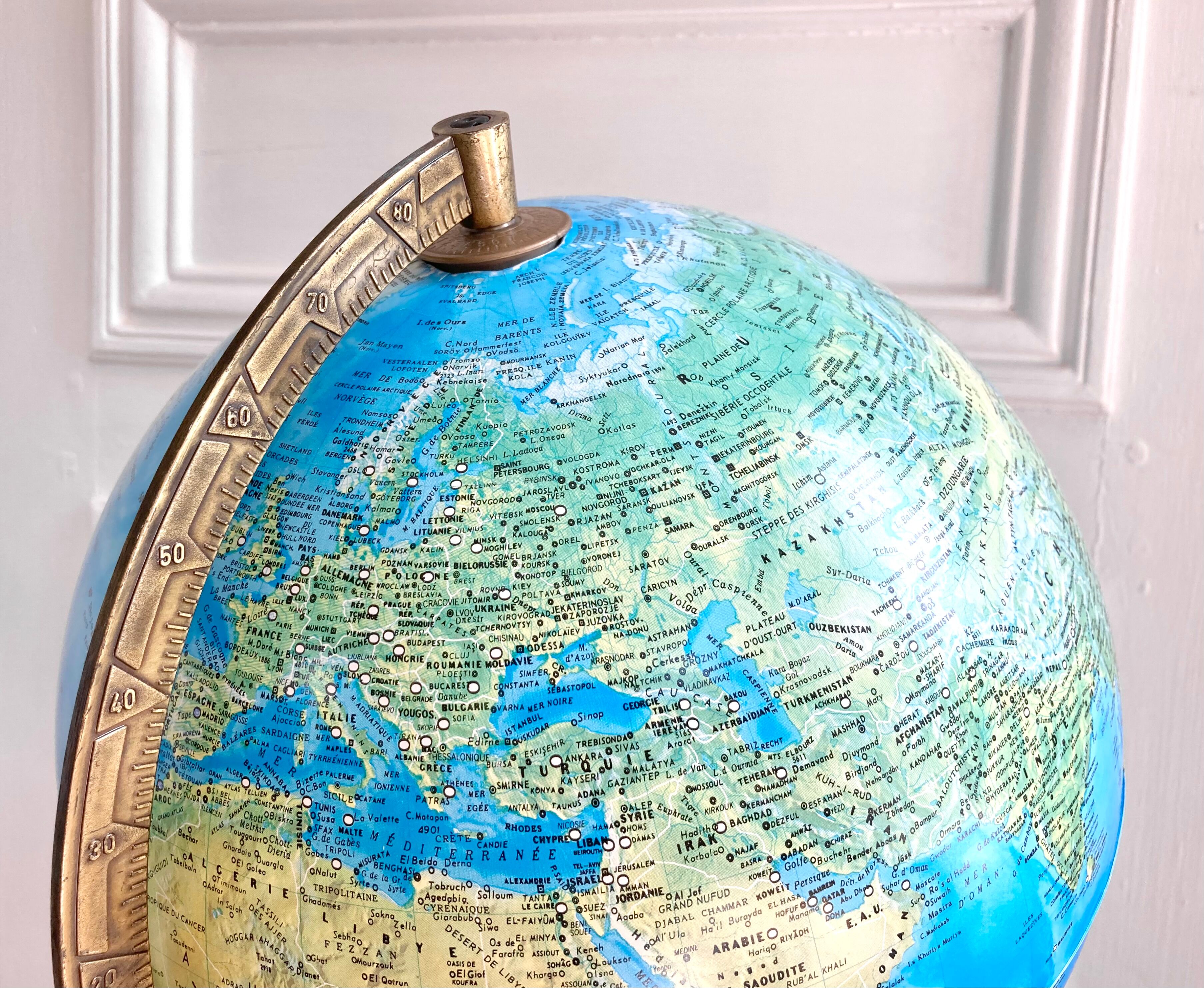 Mappemonde globe terrestre lumineux