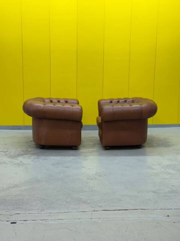Fauteuil Chesterfield en cuir marron (le prix est pour un)