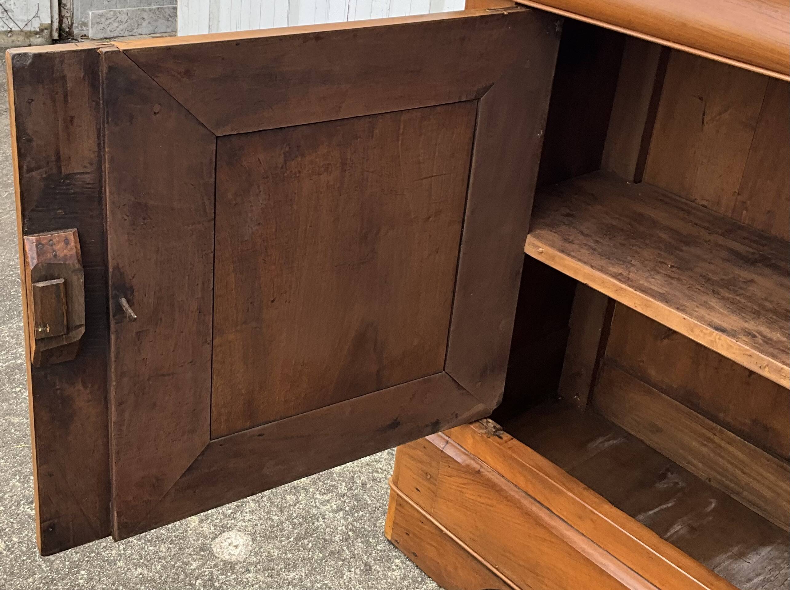 Louis-Philippe walnut buffet