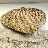 Braided palm leaf eventail